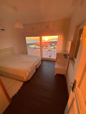 Villa Meşe in Dalaman with a sea view, close to bays